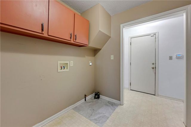 13710 Barber Avenue, Bonner Springs, KS 66012