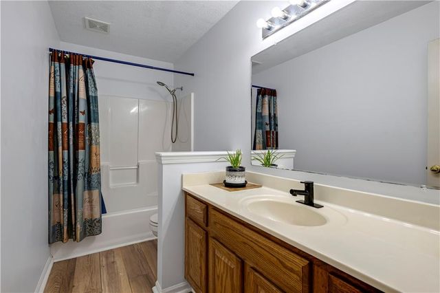 13710 Barber Avenue, Bonner Springs, KS 66012