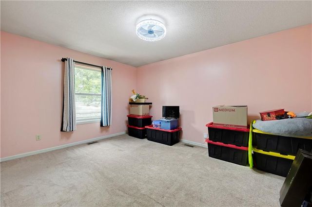 13710 Barber Avenue, Bonner Springs, KS 66012