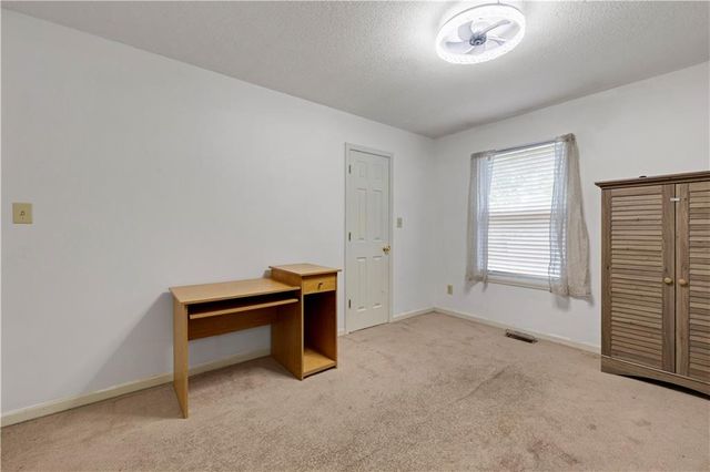 13710 Barber Avenue, Bonner Springs, KS 66012