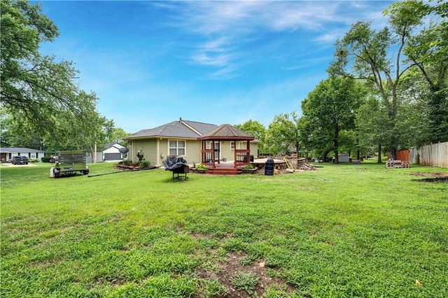 13710 Barber Avenue, Bonner Springs, KS 66012