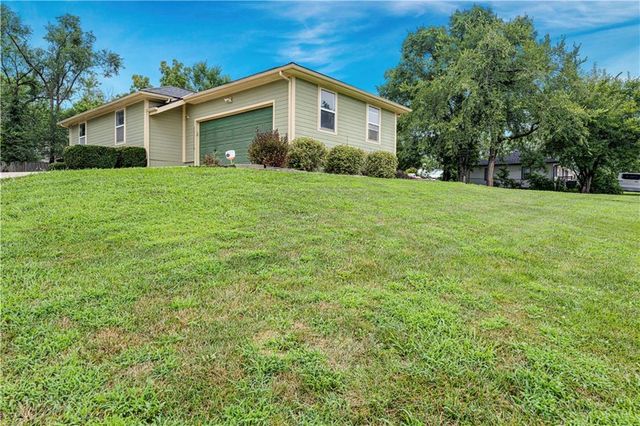 13710 Barber Avenue, Bonner Springs, KS 66012