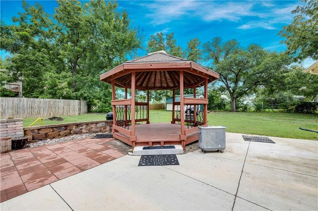 13710 Barber Avenue, Bonner Springs, KS 66012