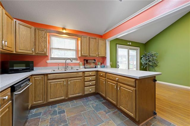 13710 Barber Avenue, Bonner Springs, KS 66012