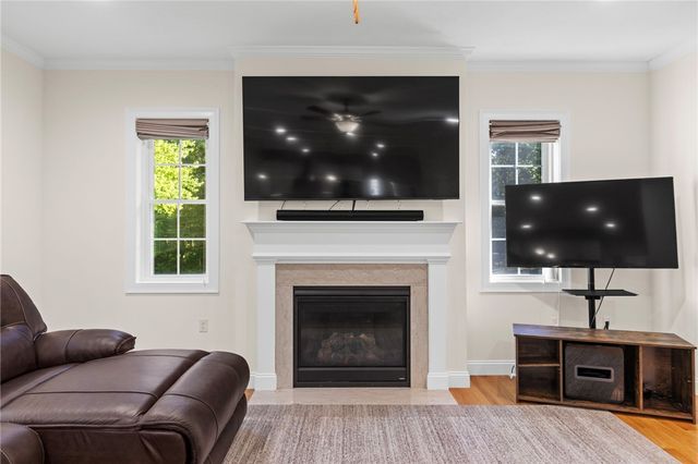 34 East Lantern Road, Lincoln, RI 02865