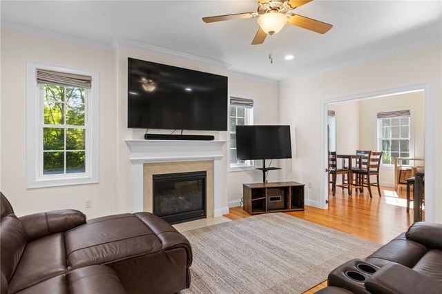 34 East Lantern Road, Lincoln, RI 02865