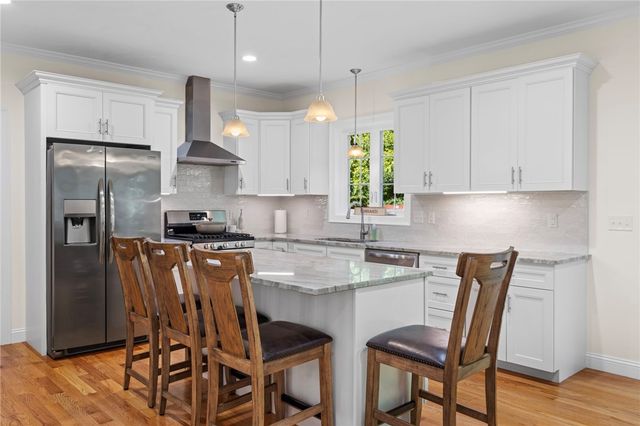 34 East Lantern Road, Lincoln, RI 02865