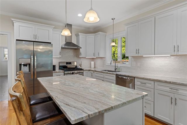 34 East Lantern Road, Lincoln, RI 02865