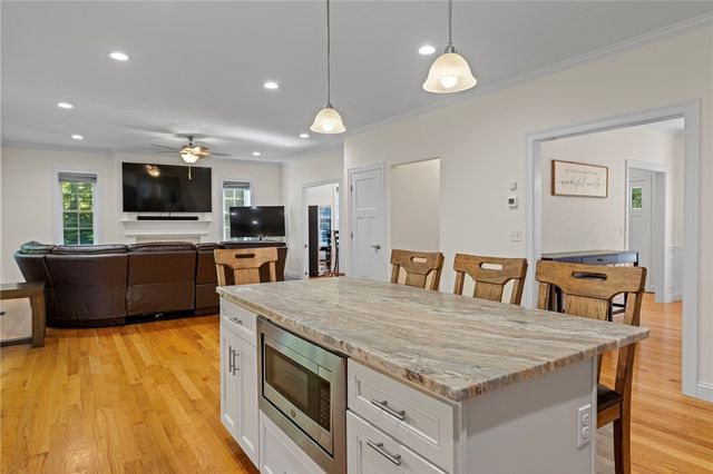 34 East Lantern Road, Lincoln, RI 02865