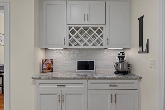 34 East Lantern Road, Lincoln, RI 02865