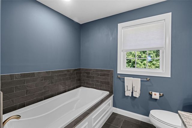 34 East Lantern Road, Lincoln, RI 02865