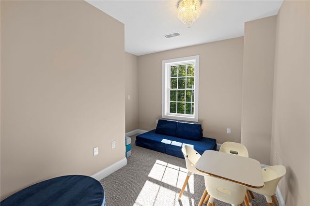 34 East Lantern Road, Lincoln, RI 02865