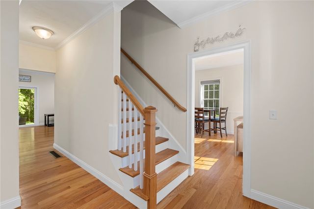 34 East Lantern Road, Lincoln, RI 02865