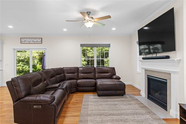 34 East Lantern Road, Lincoln, RI 02865