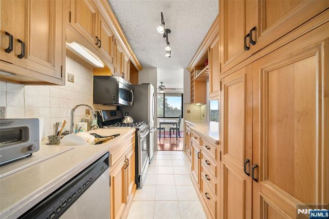 277 Prospect Avenue 6B, Hackensack, NJ 07601