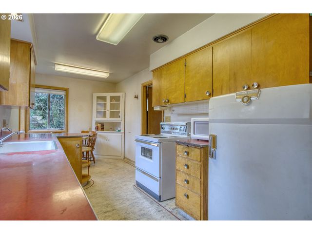 5730 Sw SHATTUCK Rd, Portland, OR 97221