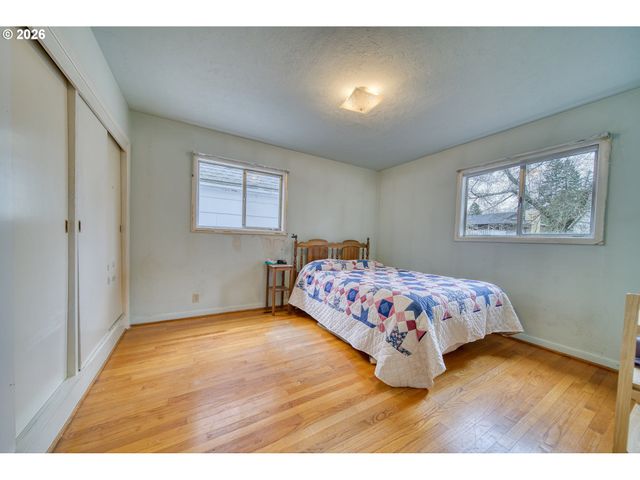 5730 Sw SHATTUCK Rd, Portland, OR 97221