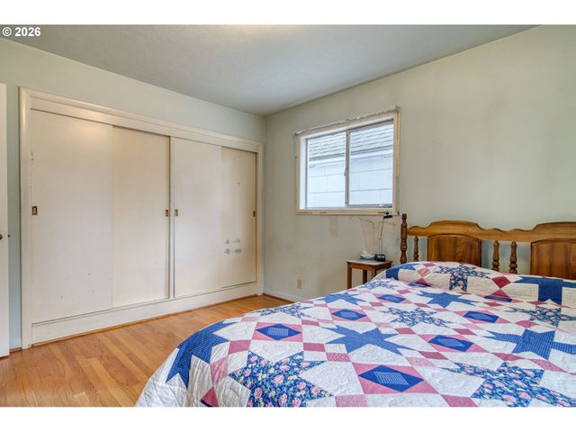 5730 Sw SHATTUCK Rd, Portland, OR 97221