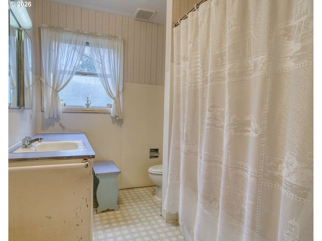 5730 Sw SHATTUCK Rd, Portland, OR 97221