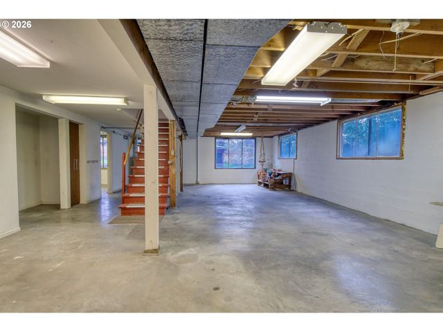 5730 Sw SHATTUCK Rd, Portland, OR 97221