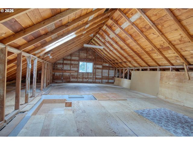 5730 Sw SHATTUCK Rd, Portland, OR 97221