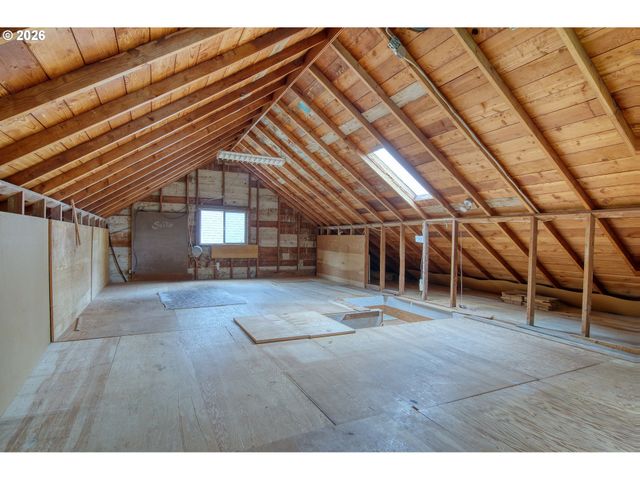 5730 Sw SHATTUCK Rd, Portland, OR 97221