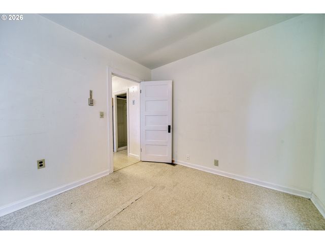 5730 Sw SHATTUCK Rd, Portland, OR 97221