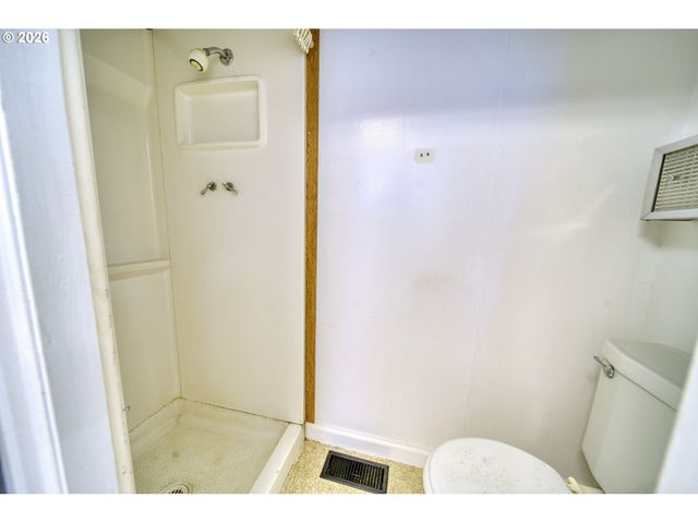 5730 Sw SHATTUCK Rd, Portland, OR 97221