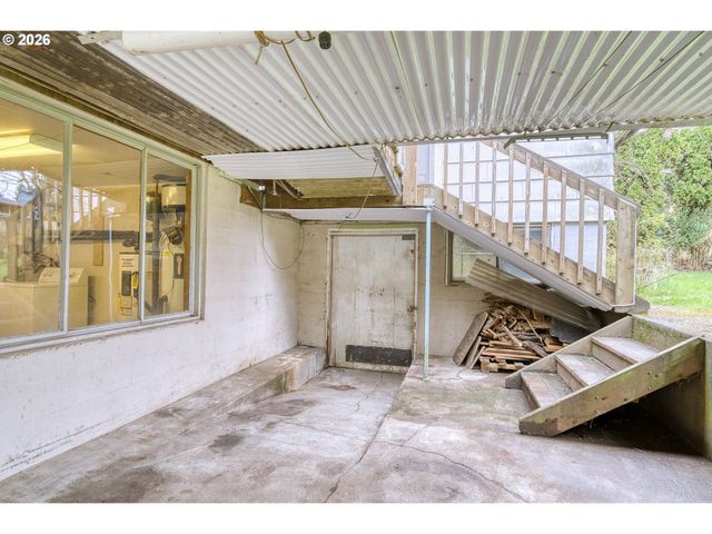 5730 Sw SHATTUCK Rd, Portland, OR 97221