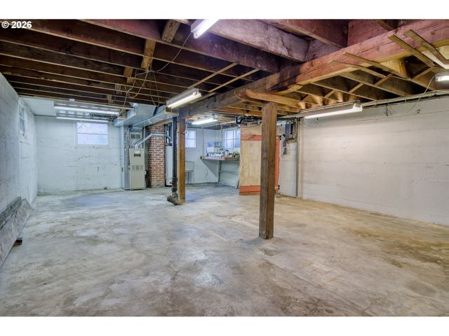 5730 Sw SHATTUCK Rd, Portland, OR 97221