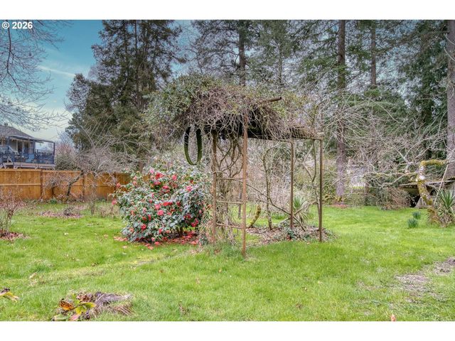 5730 Sw SHATTUCK Rd, Portland, OR 97221