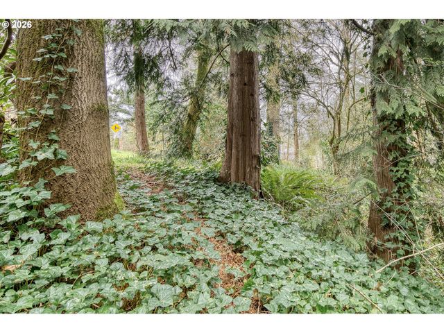 5730 Sw SHATTUCK Rd, Portland, OR 97221