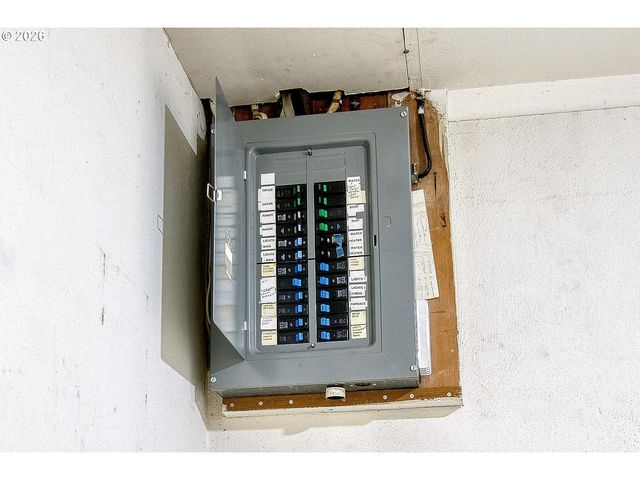 5730 Sw SHATTUCK Rd, Portland, OR 97221