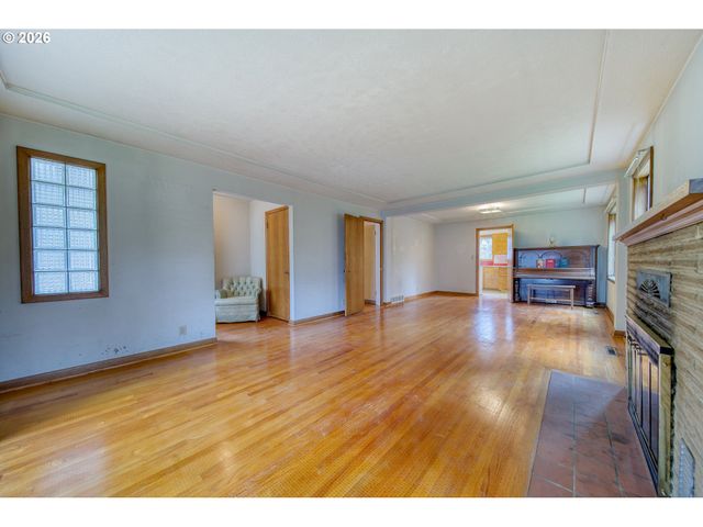 5730 Sw SHATTUCK Rd, Portland, OR 97221