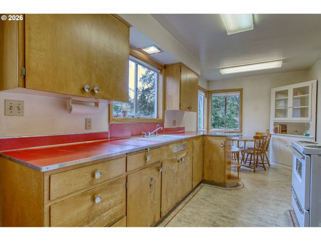 5730 Sw SHATTUCK Rd, Portland, OR 97221