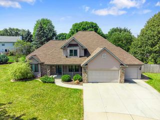 1215 HAZELWOOD COURT, Neenah, WI 54956