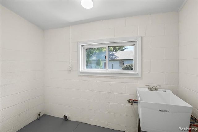 1105 Oak Street, Wyandotte, MI 48192