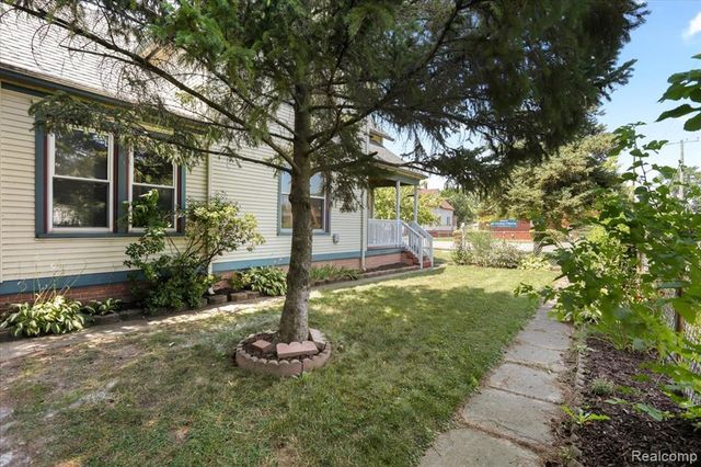 1105 Oak Street, Wyandotte, MI 48192