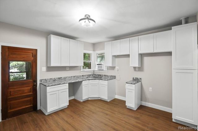 1105 Oak Street, Wyandotte, MI 48192