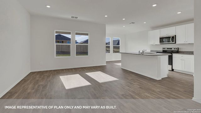 306 BLUETICK TRAIL, Seguin, TX 78155