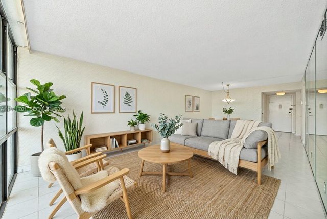 800 Parkview Dr 729, Hallandale Beach, FL 33009