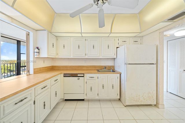 800 Parkview Dr 729, Hallandale Beach, FL 33009