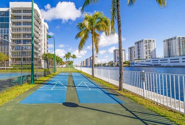 800 Parkview Dr 729, Hallandale Beach, FL 33009