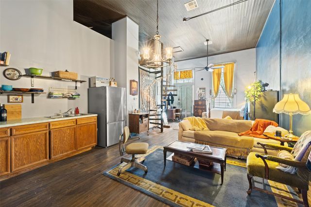 113 W 2nd ST, Taylor, TX 76574