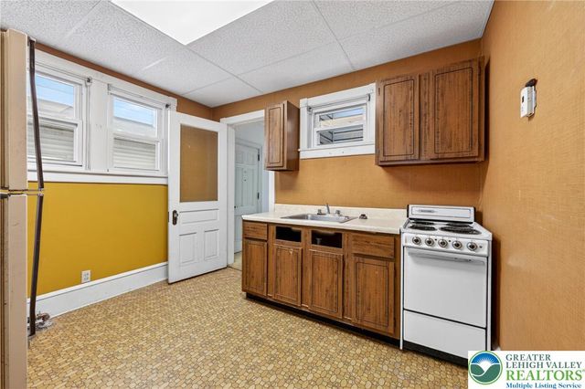5127 2nd St, Whitehall Twp, PA 18052
