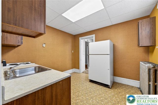 5127 2nd St, Whitehall Twp, PA 18052