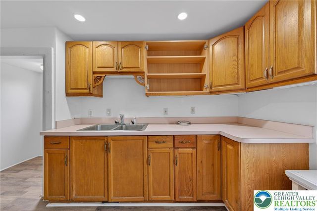 5127 2nd St, Whitehall Twp, PA 18052