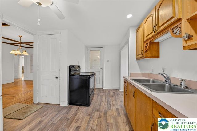 5127 2nd St, Whitehall Twp, PA 18052