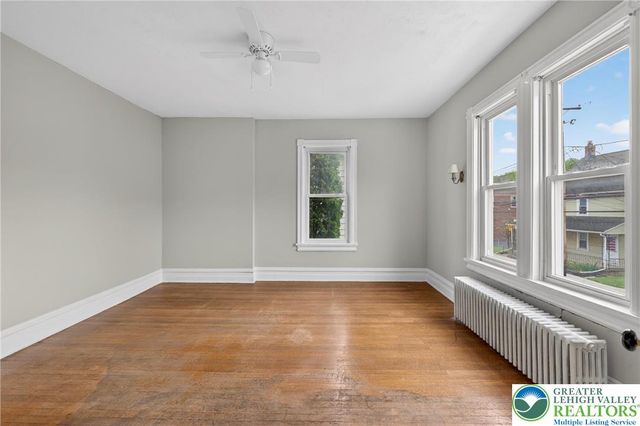 5127 2nd St, Whitehall Twp, PA 18052