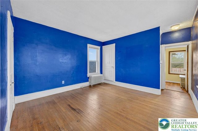 5127 2nd St, Whitehall Twp, PA 18052